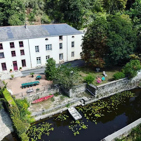 Moulin Pont Vieux D'hotes Bed & Breakfast 4*