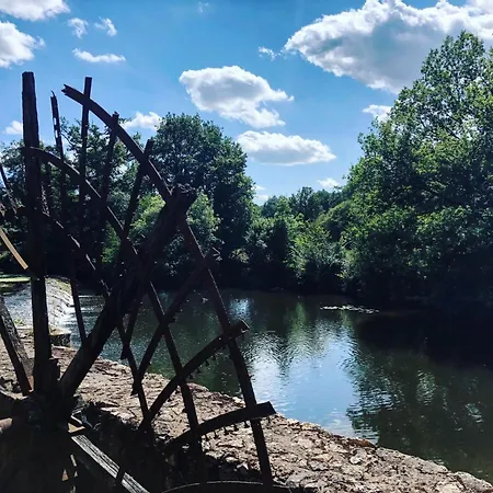 Moulin Pont Vieux D'hotes Bed & Breakfast 4*