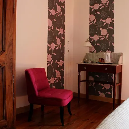 Moulin Pont Vieux D'hotes Bed & Breakfast 4*