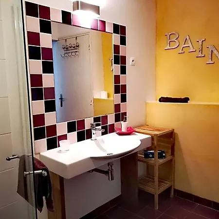Moulin Pont Vieux D'hotes Bed & Breakfast 4*